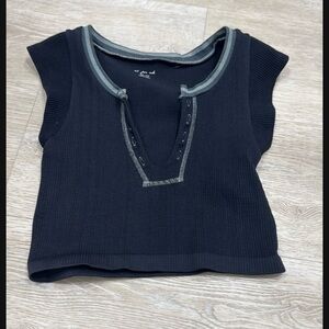 Woman’s Black Sleeveless Top